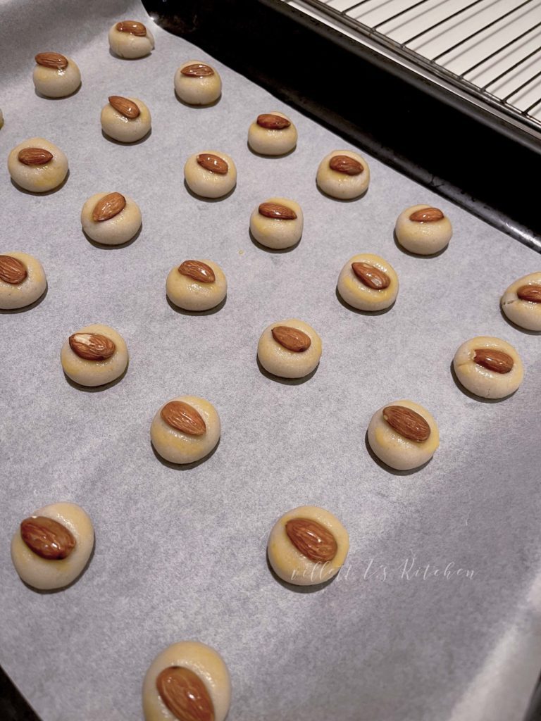 almond cookies eggwash